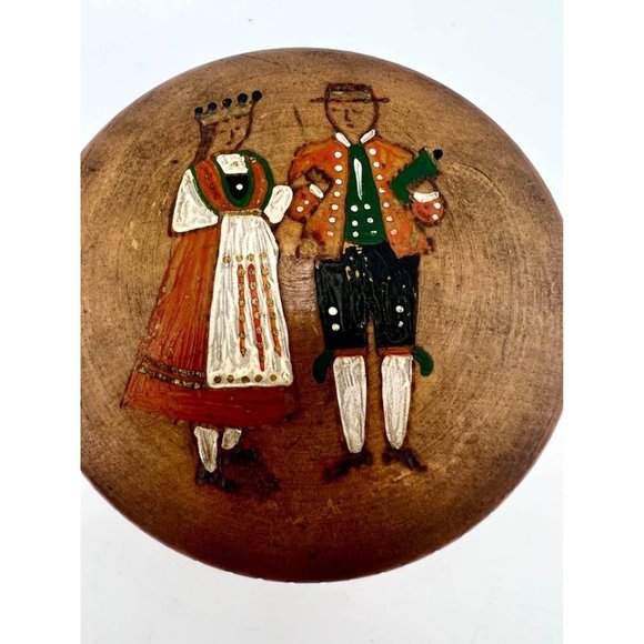 Vintage Scandinavian Wooden Trinket Box Couple in Traditional Clothing Hand Pain - Picture 4 of 8